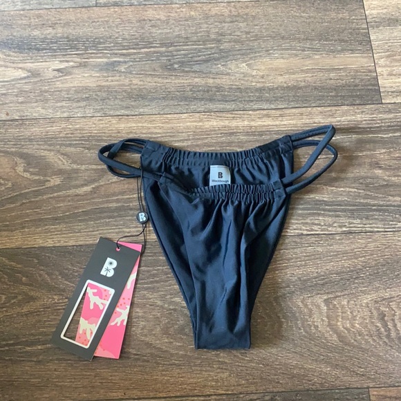 Paige Bottoms - Picture 2 of 6